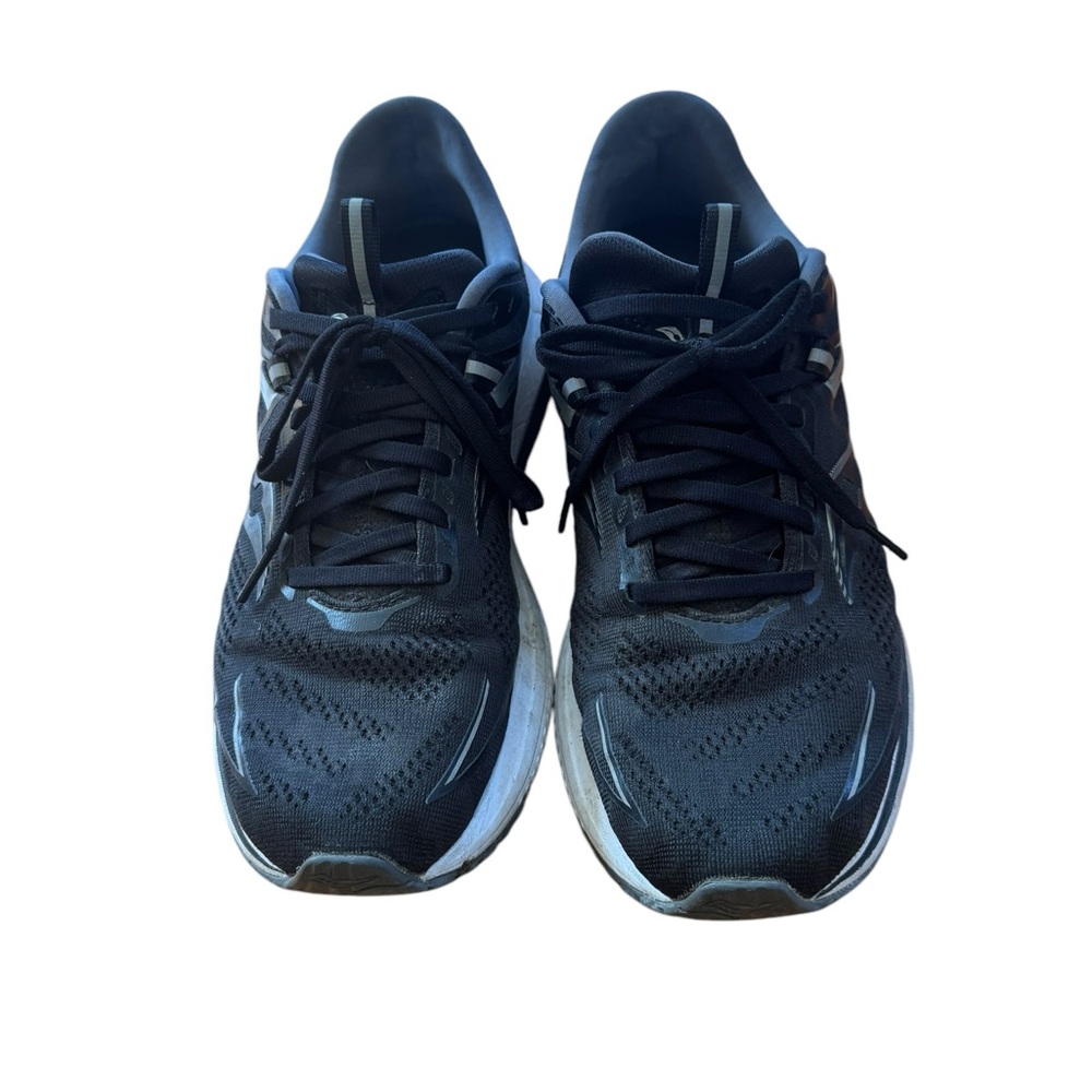 Men’s Saucony Omni 21 Sneakers in Black and White. Size 9W. Worn.